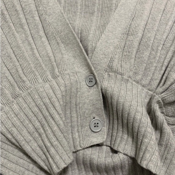 Aritzia Wilfred Thais Cardigan size XXS in colour light grey - Picture 5 of 5